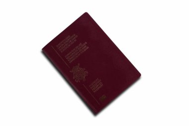 Beyaz arka planda izole edilmiş Belçika pasaportuna yakın plan..