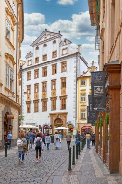 Prag, Çek Cumhuriyeti - 14 Haziran 2018: Eski Şehirdeki Beş Taç Evi.