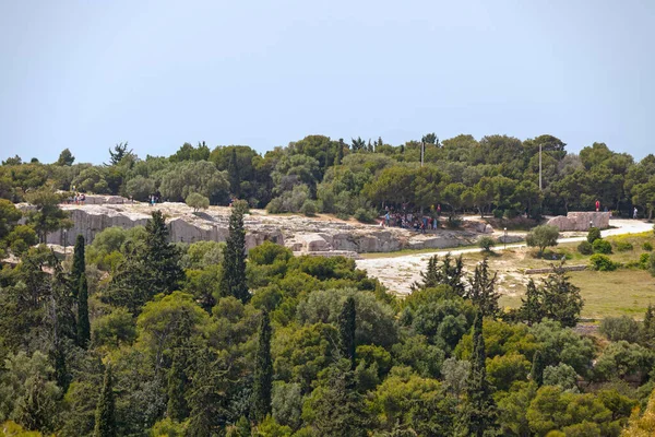アテネ ギリシャ 4月28 2019 ピニックスは アテネ人が人気の集会を主催するために集まったアクロポリスの反対の丘です 丘は民主主義の創造における最も初期かつ最も重要な場所の1つである ストックフォト