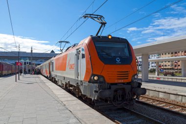 Casablanca, Fas - 17 Ocak 2018: Casa-Voyageurs istasyonunda ONCF tarafından işletilen E14 serisinin Treni.