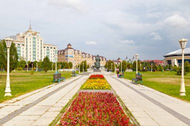 Kazan, Rusya - 13 Temmuz 2018: Rusya 'nın Kazan kentindeki Milenyum Parkı' nda şair Kul Gali anıtı.