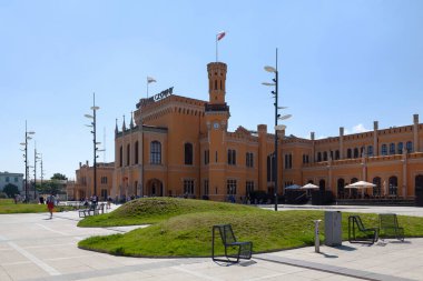 Wroclaw, Polonya - Haziran 04 2019: Wroclaw Glowny (Wroclaw ana istasyonu) Polonya 'nın güneybatısındaki Wroclaw şehrinin en büyük ve en önemli yolcu istasyonudur..