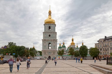 Kiev, Ukrayna - 3 Temmuz 2018: Aziz Sophia Katedrali Kievan Ruslarının seçkin bir mimari anıtıdır. Katedral, şehrin en bilinen simgelerinden biri ve Ukrayna 'nın Dünya Mirasları Listesi' ne yazılan ilk miras yeri..