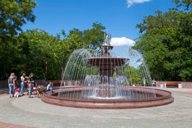 Odessa, Ukrayna - 01 Temmuz 2018: Şevçenko Parkı 'nda bowling fıskiyesi.