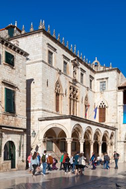 Dubrovnik, Hırvatistan - 19 Nisan 2019: Sponza Sarayı, Divona olarak da bilinir, 16. yüzyıldan kalma bir saray..