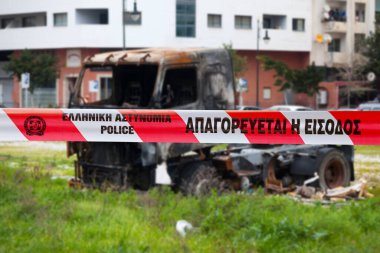 Atina, Yunanistan - 23 Haziran 2017: Bir kundakçı kamyoneti yaktı.