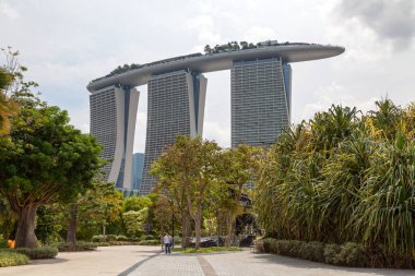 Marina South, Singapur - 05 Eylül 2018: Marina Bay Sands ile Körfez kenarındaki Bahçeler.