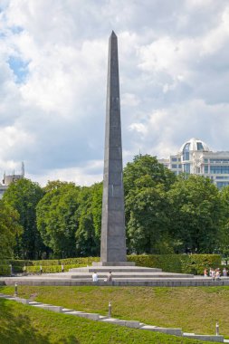 Kiev, Ukrayna - 4 Temmuz 2018: Meçhul Asker Anıtı, Ebedi Zafer Parkı 'ndaki Meçhul Asker' in mezarında bir anıttır..