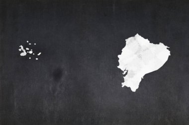 Ortasına Ekvador haritası çizilmiş karatahta.