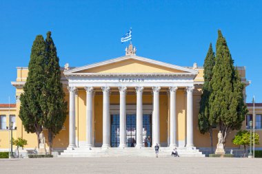 Atina, Yunanistan - 02 Mayıs 2019: Zappeion, Atina Ulusal Bahçeleri 'nde hem resmi hem de özel toplantılarda kullanılan bir binadır..