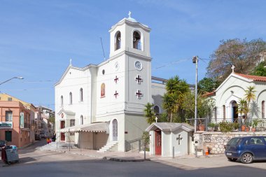 Patras, Yunanistan - 26 Nisan 2019: Aziz Niklas Kilisesi, St. Nicholas merdivenlerinin aşağısında Patras Kalesi 'ne giden bir Rum ortodoks kilisesidir..