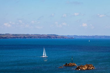 Goulet de Brest, Brest 'i Atlantik Okyanusu' na bağlayan 3 km uzunluğunda bir boğazdır. Pointe du Petit Minou ile Pointe du Portzic arasında 1,8 km genişliğindedir..