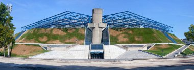 Paris, Fransa - 01 Eylül 2016: Bercy Stadyumu, Paris 'in 12. semtindeki Boulevard de Bercy' de bulunan kapalı spor salonu. Etkinliğe bağlı olarak 7 bin ile 20 bin 300 arasında değişen bir oturma kapasitesine sahiptir..