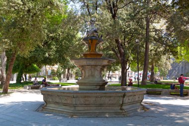 Split, Hırvatistan, 17 Nisan 2019: Strossmayer Çeşmesi (Hırvatça: Strossmayerova Fontana).