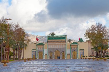 Fez, Fas - Ocak 2019: Dar al-Makhzen veya Palais Royale, Fes Jdid Mahallesi 'nde bulunan Alaouite Sultanı' nın bir kraliyet sarayı..