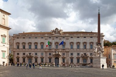 Roma, İtalya - 18 Mart 2018: Palazzo della Consulta (1732-1735), İtalya 'nın orta kesiminde, İtalya Cumhuriyeti Anayasa Mahkemesi' ne ev sahipliği yapan geç dönem bir Barok sarayı..