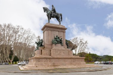 Roma, İtalya - 17 Mart 2018: Giuseppe Garibaldi 'ye adanmış binicilik anıtı, Piazza Garibaldi Meydanı' ndaki Janiculum Tepesi 'nin en yüksek noktasına yerleştirilmiş heykel. Emilio Gallori tarafından 1895 yılında piyasaya sürülmüştür.