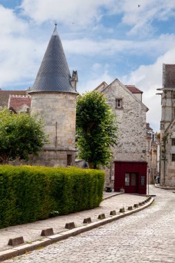 Beauvais sokağının kulesi, Senlis şehir merkezinde (Oise).