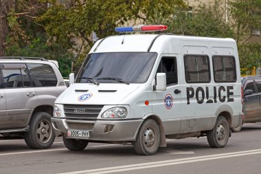 Ulan Bator, Moğolistan - 31 Temmuz 2018: Başkent sokaklarında devriye gezen polis aracı.