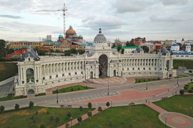 Tarım Sarayı, Kazan 'ın tarihi merkezi olan Vakhitovsky bölgesinde yer alan bir binadır. Saray meydanında Kazan Kremlin ve Kazanka sularının kuzey duvarının yanında yer alır.