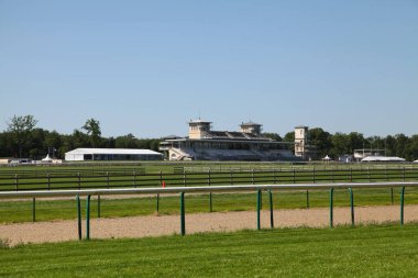 Chantilly, Fransa - 26 Mayıs 2012: Chantilly Hipodromu at yarışı sezonundan birkaç gün önce tamamen boştu.