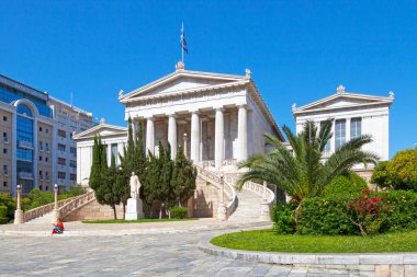 Atina, Yunanistan - 29 Nisan 2019: Yunanistan Ulusal Kütüphanesi Atina şehir merkezi yakınında yer alıyor.