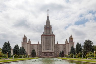Moskova, Rusya - 09 Temmuz 2018: Moskova Devlet Üniversitesi, Moskova 'nın Yedi Siter' ından biri.