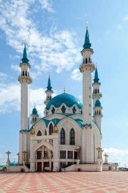 Kazan, Rusya - 10 Temmuz 2018: Kazan Kremlin 'deki Kul Şerif Camii, Rusya' nın en büyük camilerinden biri ve İstanbul 'un dışındaki Avrupa' nın en büyük camilerinden biriydi..