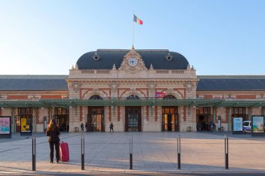 Nice, Fransa - 27 Mart 2019: Nice-Ville Tren İstasyonu (Fransızca: Gare de Nice-Ville) şehrin ana tren istasyonudur..