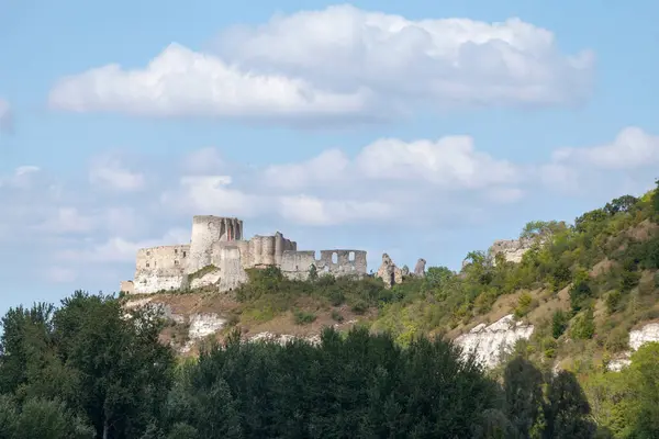 stock image Chateau-Gaillard is an old fortified castle built at the end of the 12th century, now in ruins, the remains of which stand in the French town of Les Andelys in the heart of Norman Vexin, in the department of Eure, in the region Normandy.