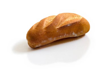 Beyaz arka planda izole edilmiş küçük bir ekmeğin stüdyo çekimi.