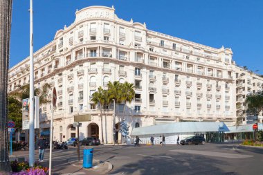 Cannes, Fransa - 25 Mart 2019: Palais Miramar bir zamanlar lüks bir oteldi 2. Dünya Savaşı 'nın sonuna kadar ve şimdi yüksek standartlı bir apartman dairesiydi..