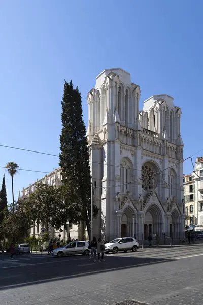 Nice, Fransa - 27 Mart 2019 Notre-Dame de Nice Bazilikası (Fransızca: Basilique Notre-Dame de Nice), Jean-Medecin Bulvarı 'nda bulunan Roma Katolik bazilikası. Neo-Gotik mimari geleneğinde var..