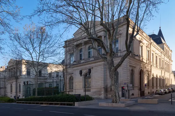 Nimes, Fransa - 21 Mart 2020: The county of Nmes on Avenue Feucheres.