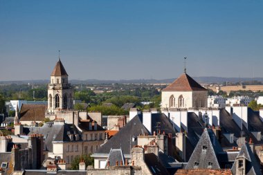 Saint-Etienne-le-Vieux Kilisesi ve Caen, Calvados 'taki Eski Saint-Sauveur Kilisesi' nin hava manzarası.