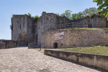 Porte Saint-Jean, Fransa 'nın Hauts-de-France bölgesindeki Aisne bölgesinde yer alan bir ortaçağ kapısı. Porte Saint-Jean bir zamanlar Chateau-Thierry 'nin ana girişi olarak hizmet vermişti..