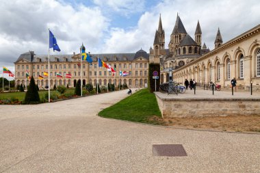 Caen, Fransa - 21 Temmuz 2017: Abbaye aux Hommes (Abbaye aux Hommes), Fransa 'nın Caen kentinde bulunan eski Benedikt manastırı..
