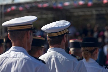 Saint Denis, Reunion - 14 Temmuz 2016: Bastille Günü 'nde polis memurları geçit töreni.