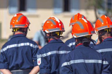 Saint-Denis, La Reunion - 14 Temmuz 2016: Bastille Günü sırasında Dağ Kurtarma Ekibinden Sapeurs Pompiers geçit töreni.