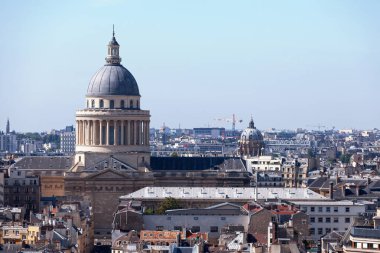 Arkanda Notre-Dame du Val-de-Grace ile Pantheon 'un hava manzarası.