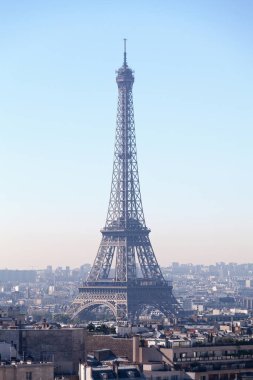 Paris 'teki Zafer Takı' ndan Eyfel Kulesi 'nin havadan görünüşü.