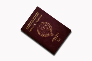 Senegal 'den gelen pasaport, beyaz bir arka planda izole edilmiş..