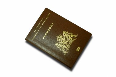 Beyaz bir arkaplanda izole edilmiş Hollanda pasaportu..