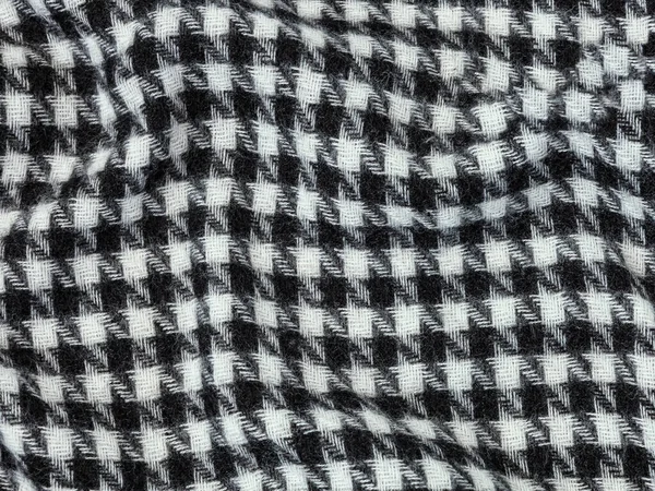 黒と白の毛むくじゃらの生地 ニットセーターのウールブラックとホワイトのスカーフテクスチャの工場テクスチャ — ストック写真
