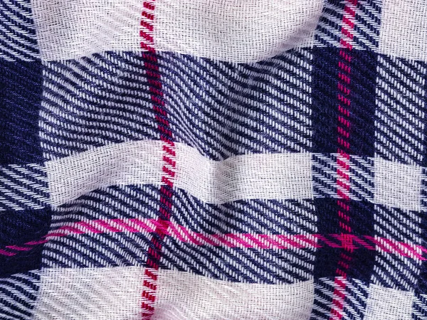 スコットランドの民族スタイルで毛織物スカーフのテクスチャ ピンク 白のストライプ ショールトップビュー 秋の背景 — ストック写真