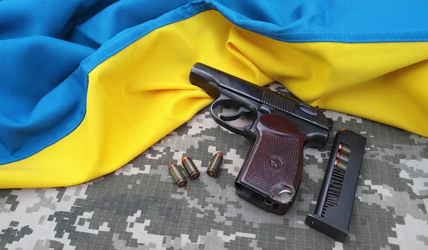 Kharkiv Ucraina Ottobre 2022 Una Pistola Makarov Con Cartucce Sullo — Foto Stock