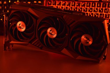 UKRAINE, KHARKIV, Kasım 14, 2022: MSI Geforce RTX 3090 Ti oyun X Trio grafik kartı, koyu arkaplan. PC ya da madencilik platformu kurmak için donanım bileşenleri.