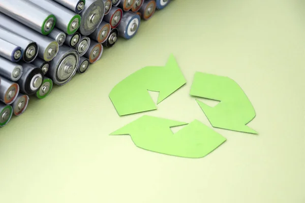 Batterie Usate Corretto Smaltimento Batterie Tossiche Ambiente Suolo Uno Sfondo — Foto Stock