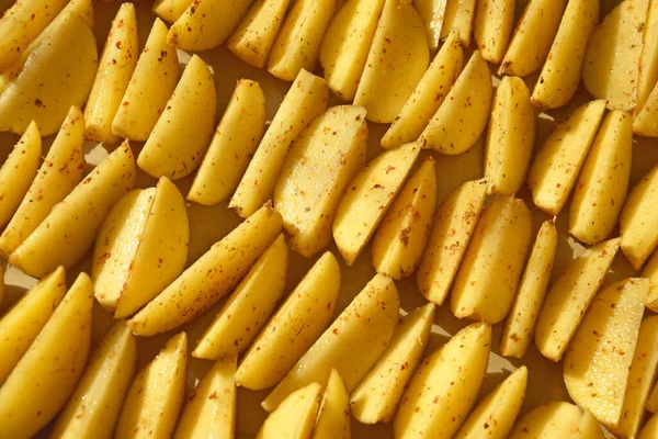 Rusztikus Sült Krumpli Vastagabb Szeletekre Vágva Fűszerekkel Sóval Tálalva Háttér — Stock Fotó