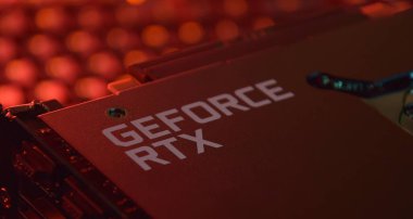 UKRAINE, KHARKIV, Kasım 14, 2022: MSI Geforce RTX 3090 Ti oyun X Trio grafik kartı, koyu arkaplan. PC ya da madencilik platformu kurmak için donanım bileşenleri.